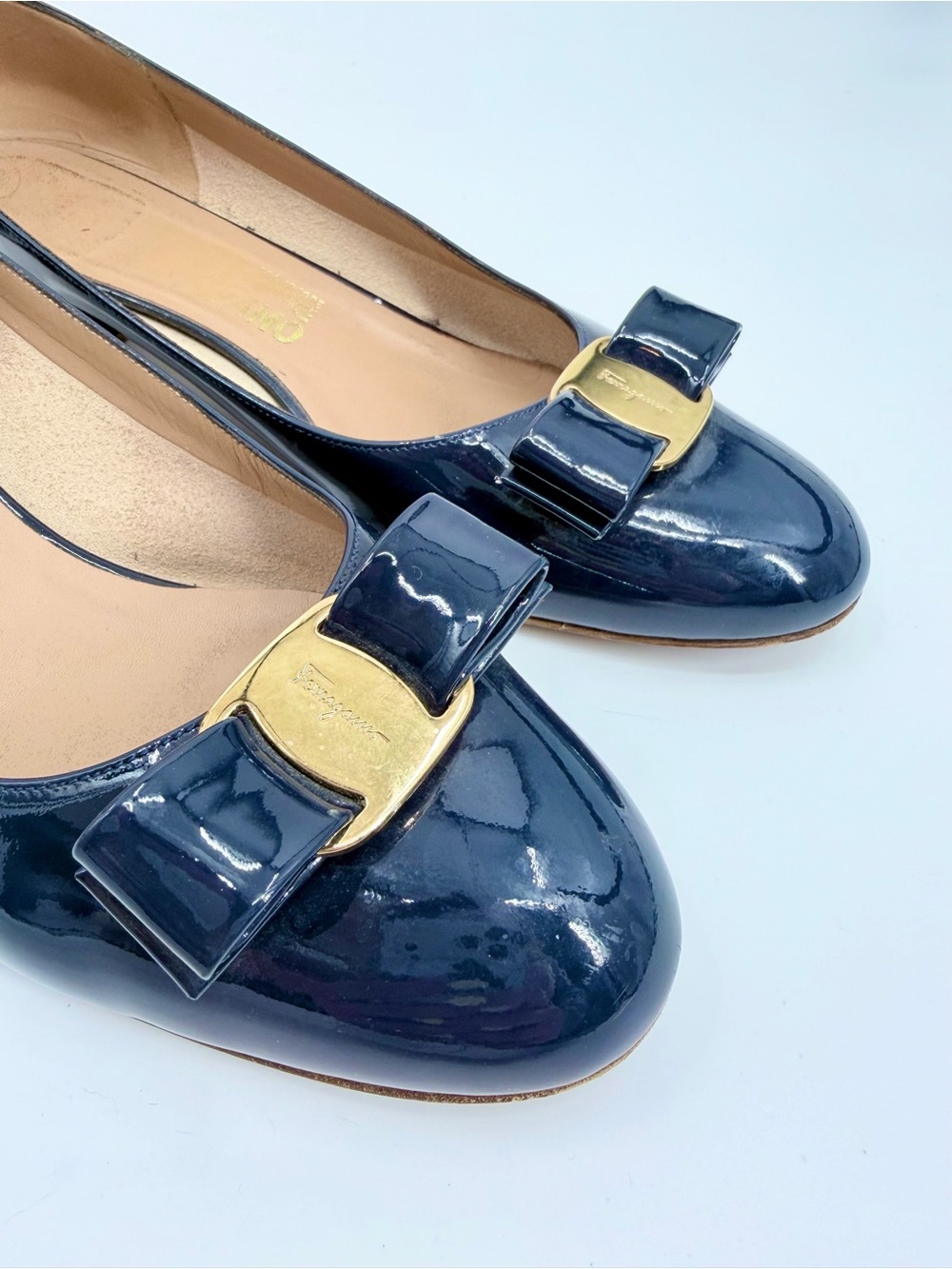 Salvatore Ferragamo Women's Navy Patent Bow Block Heel Pumps - Picture 4 of 13